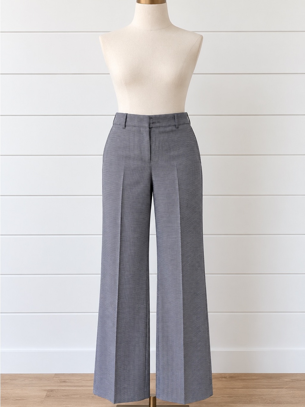 Wide-Leg Pleated Dress Pants in Gray